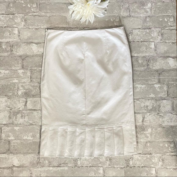 SOLD | 🔥SALE🔥 Guess by Marciano Ruffled White Pencil Skirt - Picture 9 of 16